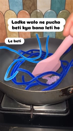 Huda Rumani on Instagram: "I wish we could create this pot so fast!! 😭🩷 Orderr noww!! #fypage #explorepage #artwork #dm #crochet #trendingnow #pipecleanerflowers #trendingsongs"