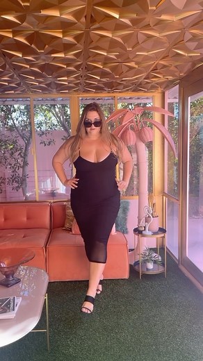 Embracing myself just the way she is ❤️💋 . #bodypositive #bodypositivity #bodyimage #bodyconfidencemovement #bodyconfidencejourney #curvy #curvymodel #curvemodel #plusmodel #bodypositivemodel #vancouvermodel #fyp #palmsprings #trixiemotel | Charlotte Curve Model