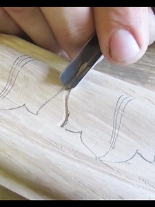 Amazing hand engraving on wood Erstaunliche Handgravur auf Holz Gravure sur bois à la main Grabado en madera a mano. Incredibile incisione a mano su legno النقش على الخشب باليد روعه | Art Of Carpentry | Facebook