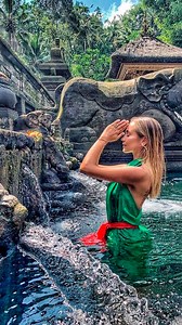 Bali, Sudeste Asiático ✨🌺 Este 2024 en GeoTerra Viajes vamos con todo y te traemos los mejores destinos del mundo 🤩 Y uno de ellos, sin dudas, que es Bali. Esta isla paradisiaca en el sudeste asiático es un lugar mágico que mezcla experiencias únicas: playas de arenas blancas y aguas transparentes, bellos arrozales, templos y sobre todo, mucha mística.🌴 El tour a Bali es un viaje más allá de un simple traslado a otro país, es donde buscaremos una conexión con la energía de esta hermosa isla. 