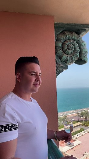 Jó reggelt szomszédaim Dubai-ban!