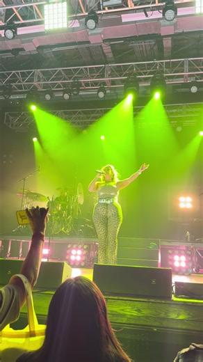 Priscilla Block Shines in Country Music Performance