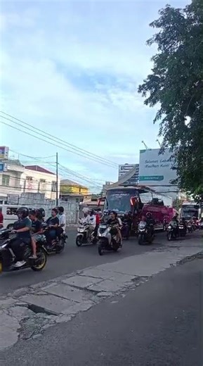 Parade basuri dari beberapa bus pariwisata dan dikawal oleh 1 bus AKAP. #buspariwisata #busakap #fyp