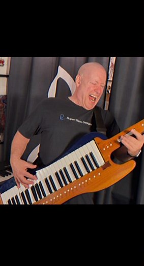 Amazing guitar solo by ‪@KeytarJeff‬ | #RealEight virtual guitar by MusicLab