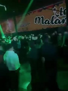 DENUNCIA CIUDADANA – AGRESIÓN EN DISCOTECA ARUNA, #CURICÓ Durante la noche de ayer, en la reconocida Disco Aruna de Curicó, se registró un violento ataque que mantiene a toda una familia destrozada. 👉 Un joven fue brutalmente agredido por un grupo de seis delincuentes, quienes lo dejaron en estado crítico. Actualmente, la víctima permanece internado en la UCI, con fractura de cráneo y un derrame cerebral, a la espera de evolución médica. Familiares y amigos exigen justicia y piden la colaboraci