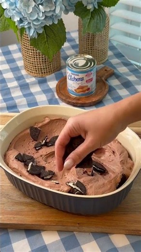 French silk pie vibes, made easy with this no-bake pudding version! 💅✨🍫