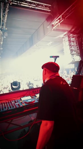 ❤️‍🔥 ¡No falla! El próximo 14 de marzo volveremos a tener toda la noche en el Hangar a un maestro del techno, Ben Sims. ¡Y ojo! No vendrá solo 👀 #techno #madrid #fabrik #bensims