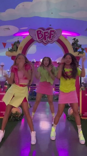 #AD BFFs who dance together stay together! ✨ The newest edition of BFF crybabies are now available! 💖 #BFFDanceChallenge #BFFbyCryBabies #BFF