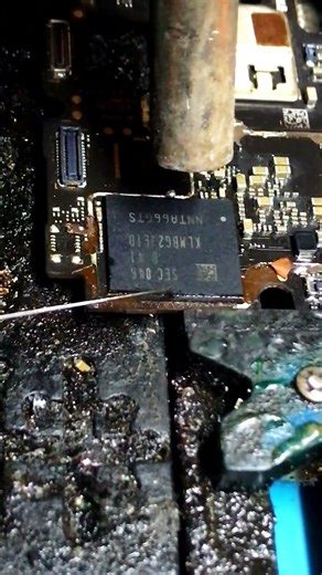 Emmc ic ?? #smartphonerepairs #technology #electronic #repair #soldering