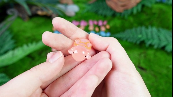 100 Pcs Mini Frogs Tiny Resin Animals Frog Cake Topper Cute Tortoise Figurines Miniature Garden Decorations Car Ornaments Model Fairy DIY Craft Moss Landscape Party (Luminous Tortoise)
