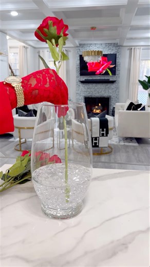 The perfect DIY flower arrangement for Valentine’s Day! 🌹❤️