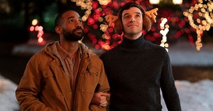 10 filmes com romances de Natal escondidos na Netflix