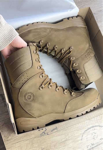 Берці Гопак перевірені вже тисячами військових 🔽 Для жінок та чоловіків 😍 🔸 Шкіра-крейзі або нубук тканина Cordura 🔸 Анатомічна вставна устілка 🔸 Вологовідвідна італійська підкладка 🔸 Маслобензостійка підошва 🔸 Водонепроникний утеплювач зимових моделей Мембранна підкладка відводить випари тіла, запобігаючи прінню стоп та запаху ♨️ 📌 В наявності: 36-47 розміри Наявні сезони: демі / зима Демі: 3290 грн Зима: 3490 грн ✅ 1 рік гарантії | обмін | повернення Хочете дізнатися більше? Просто пиш