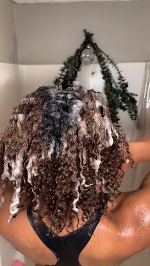 mama mia ♡ | My scalp was itching soooooo bad, it felt so good to finally take these braids down & wash my hair💆🏾‍♀️🧼🫧🥰 Check out my hair care line... | Instagram