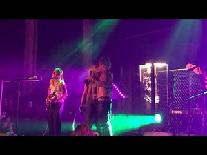 MOD SUN - "Flames" (Feat. Avril Lavigne) live in Minneapolis