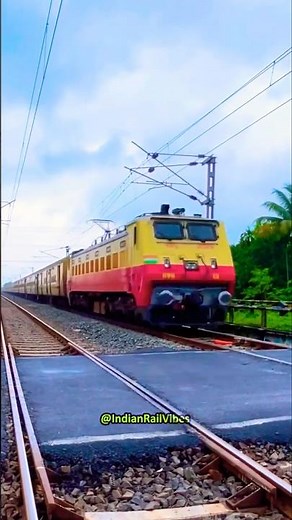 🚆 Howrah Intercity Express WAP-4 Leads | Powerful Loco Action on Indian Tracks 🇮🇳🔥 #train #wap4