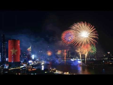 Trực tiếp: Pháo hoa mừng Tết Bính Ngọ 2026