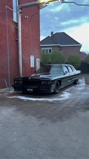 Cadillac Fleetwood: A Vintage 70s Revival