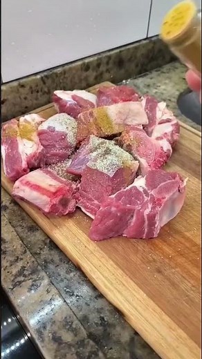 Vamos cozinhar essa costela bem suculenta na panela de pressão😊😉