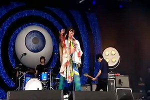 Yeah Yeah Yeahs live