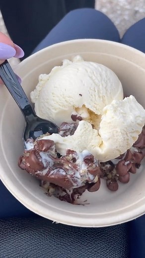 78K views · 17 reactions | You don’t even have to set foot in the parks!  #cookies #gideonsbakehouse #disneysprings | Eat It Katie | Facebook