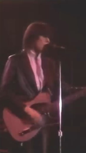 “You’ve turned your head, You dropped my hand” ‘Kid’ live at Pavillon Baltard, 1981 -PretendersHQ | Pretenders