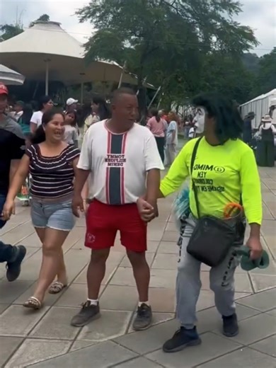 Manta Humor: Fun Highlights from the Parade