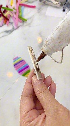 531K views · 4.5K reactions | Pipe cleaners crafts tutorial กิ๊บติดผมจากเศษลวดกำมะหยี่ #fblifestyle #diycrafts #Handmade | Diy Aoo Ruangsuk | Facebook