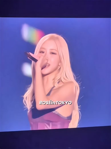Rosé's Stunning Hair Style and Outfit in Tokyo
