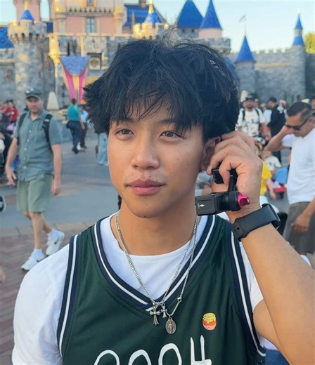 Disneyland ✅ GG EZ @luvazns | Disneyland
