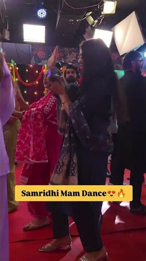 SAMRIDHI MAM || 💃DANCE IN DIWALI CELEBRATION #FOUNDATION #SHORTS #VIRALVIDEO #PHYSICSWALLAH