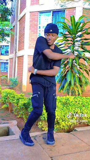 Whine Your Waist: Dance Moves to Amaze!