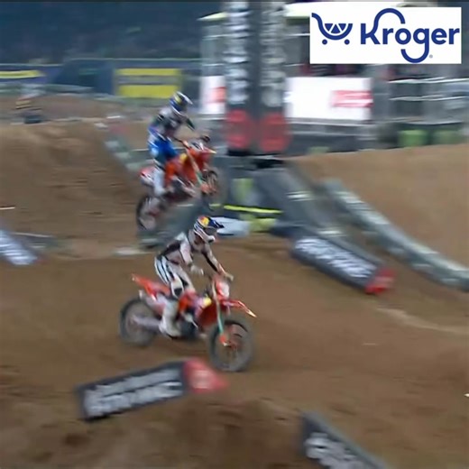 Here comes Tomac! 👊 Monster Energy 450 Race 1 LIVE fueled by Kroger 🎥 #SupercrossLIVE #SMX | Supercross
