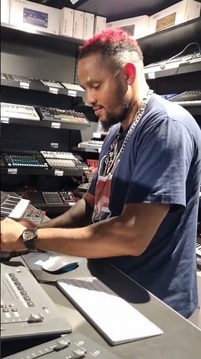 DJ KALONJE ..MIX MASTERS ON THE LIVE BEAT