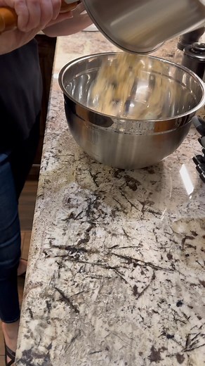 This is a great treat for Christmas homemade giftgiving. #FBLifestyle #HomemadeGifts #ChristmasTraditions #VintageRecipes #HomemadeCrackerJacks. Recipe in the comments. | PastTimecook