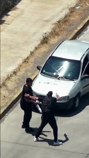 Detienen a tres sujetos tras ser sorprendidos lanzando 'pelotas' con droga a cárcel de Santiago 1