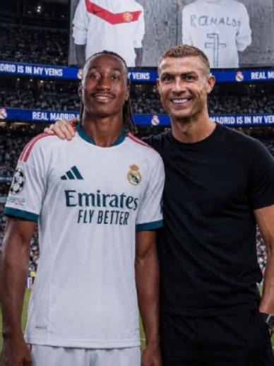 Dari mimpi buruk jadi bahagia! ⚽🥺 Dicibir habis-habisan usai debut kelam 140 juta euro di Madrid, Yan Diomande malah di-follow langsung sama idolanya, Cristiano Ronaldo! 👑🔥 #Diomande #RealMadrid #Ronaldo #CR7 #BeritaBola