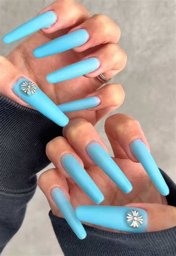 水色マットネイルのかわいいデザイン