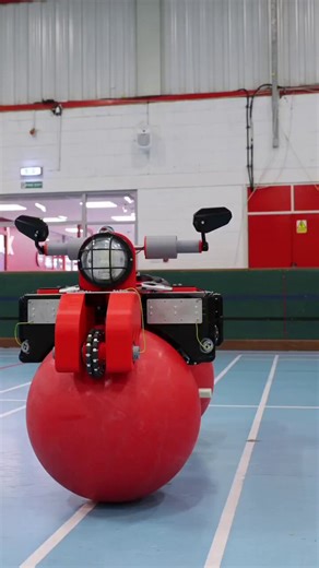 RT @muhendisIiktr: Bir mühendis, Segway gibi yana doğru dengede kalabilen ve her yöne hareket edebilen küresel tekerlekli bir motosiklet ta…