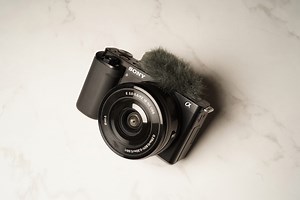 レビュー VLOGCAM ZV-E10 レンズキットのコスパが最高な理由 【ZV-E10発売記念】マスト・バイ・レンズ ～E PZ 16-50mm F3.5-5.6 OSS 編～