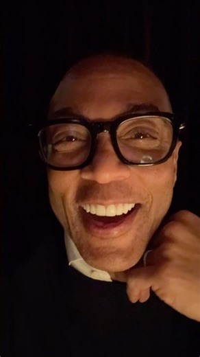 Barack and Michelle Obama received a standing ovation at the NBA All-Star Game #obama