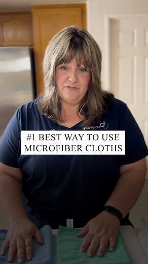 Throwing away money on paper towels? Let me show you the microfiber magic even your toilet deserves ⬇️ A pro system: 🟦 Blue cloths - mirrors/glass 🟨 Yellow cloths - counters ⬛️ Black cloths - toilets 🟩 Green cloths - general cleaning Why I'm Obsessed: Better cleaning power Saves serious money Eco-friendly choice Perfect for sensitive skin Properly disinfected = totally safe! They remove 99.9% of bacteria and germs with just water! 😱 The key is proper disinfection after use. Quick wash won't 