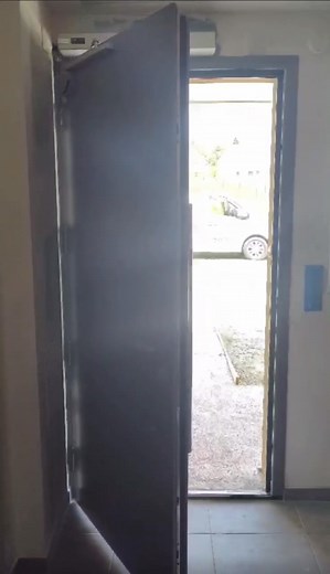 🎇 Opérateur Battant (Ferme Porte) / Automatisé / Résidentiel (PMR / ERP) 🛠️ Étude & Fournitures Pose de l'Ensemble & Programmation (Automatisme & Accessoires) 👉 Solution Sécurité & Accessibilité (PMR / ERP) Sur Menuiserie Existante (Bel'M) Couplage sur Verrou Motorisé (Intégration Porte) 📝 Opérateur Battant (Ferme Porte) / Alu Anodisé (DORMAKABA) Tirant à Glissière / Alu Anodisé FlatScan de Sécurité (Int & Ext) / Gris Module Domotique & Emetteurs (DELTA DORE) 📱 Gestion à distance (Smartphon