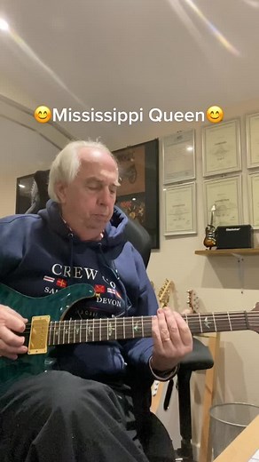 Old grey guitarist on TikTok