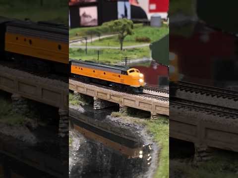Kato N Scale Chicago North Western E8A/B!
