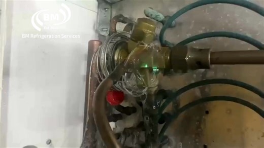 💧 𝐋𝐞𝐚𝐤𝐢𝐧𝐠 𝐓𝐗 𝐯𝐚𝐥𝐯𝐞 𝐨𝐧 𝐭𝐡𝐞 𝐞𝐯𝐚𝐩𝐨𝐫𝐚𝐭𝐨𝐫? 𝐓𝐡𝐚𝐭 𝐦𝐞𝐚𝐧𝐬 𝐩𝐨𝐨𝐫 𝐜𝐨𝐨𝐥𝐢𝐧𝐠 𝐚𝐧𝐝 𝐰𝐚𝐬𝐭𝐞𝐝 𝐞𝐧𝐞𝐫𝐠𝐲.⁣ ⁣ We diagnosed it fast, replaced the valve, and restored full system performance. ❄️🔧⁣ ⁣ Suspect a leak? 📞 Call us for quick, expert repairs that 𝐤𝐞𝐞𝐩 𝐲𝐨𝐮𝐫 𝐬𝐲𝐬𝐭𝐞𝐦 𝐞𝐟𝐟𝐢𝐜𝐢𝐞𝐧𝐭 and 𝐫𝐞𝐥𝐢𝐚𝐛𝐥𝐞!⁣ ⁣⁣⁣⁣⁣⁣⁣ 𝐂𝐨𝐧𝐭𝐚𝐜𝐭 𝐮𝐬 𝐭𝐨𝐝𝐚𝐲!⁣⁣⁣⁣⁣⁣⁣⁣⁣⁣⁣⁣⁣⁣⁣⁣⁣⁣⁣⁣ 📞 1300 669 353⁣⁣⁣⁣⁣⁣⁣⁣⁣⁣⁣⁣⁣⁣⁣⁣⁣⁣⁣⁣ 💬 0419 149 758⁣⁣⁣⁣⁣⁣⁣⁣⁣⁣⁣⁣⁣⁣⁣⁣⁣⁣⁣⁣ 