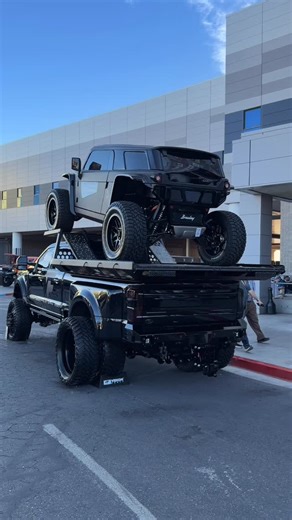 @the.muscle Ford F450 x Vanderhall EV UTV setup at #semashow 😎 — Follow us @dieseltrucking for more! #dieseltrucking | DieselTrucking