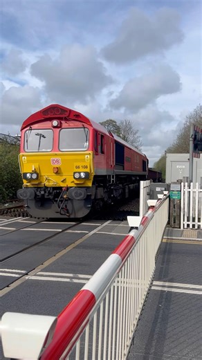DB red shed going over Clitheroe level crossing. #short #train #railway
