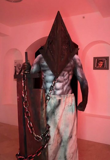 Pyramid Head Cosplay: Embrace the Silent Hill Trend