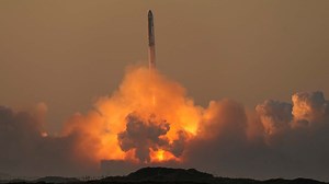 SpaceX loses rocket, spacecraft over Gulf of Mexico in second test flight